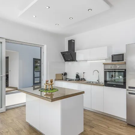 Modern Ol&ju For 9 Persons In Only 1.5 Km From The With Pool Heating * Pola
