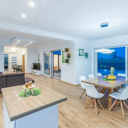 Modern Ol&ju For 9 Persons In Only 1.5 Km From The With Pool Heating