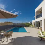 Modern Ol&ju For 9 Persons In Only 1.5 Km From The With Pool Heating Pula