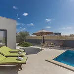 Villa Modern Ol&ju For 9 Persons In Only 1.5 Km From The With Pool Heating *