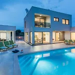 Villa Modern Ol&ju For 9 Persons In Only 1.5 Km From The With Pool Heating
