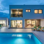 Modern Ol&ju For 9 Persons In Only 1.5 Km From The With Pool Heating Villa Pula