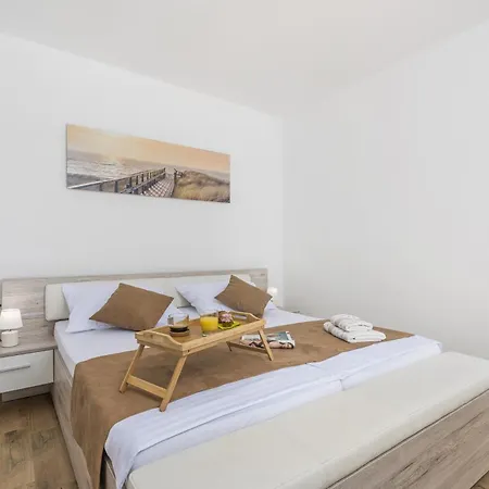 Modern Ol&ju For 9 Persons In Only 1.5 Km From The With Pool Heating Vila Pula