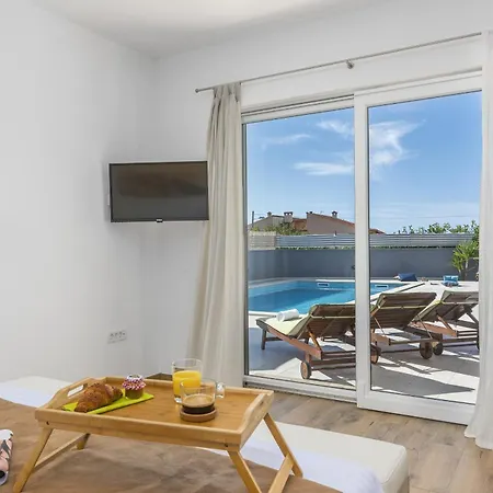 Modern Ol&ju For 9 Persons In Only 1.5 Km From The With Pool Heating Vila