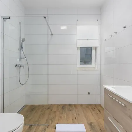 Vila Modern Ol&ju For 9 Persons In Only 1.5 Km From The With Pool Heating