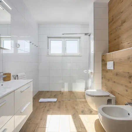 Modern Ol&ju For 9 Persons In Only 1.5 Km From The With Pool Heating Vila Pula