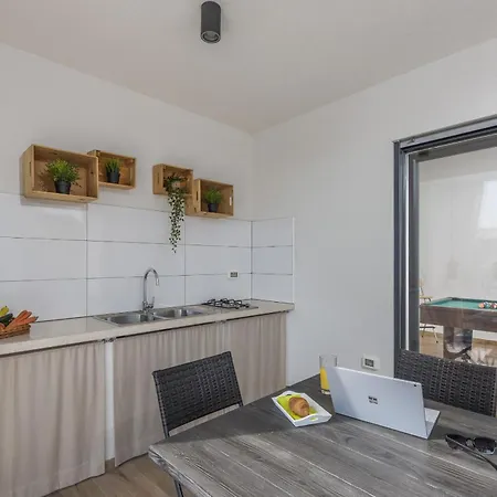 Vila Modern Ol&ju For 9 Persons In Only 1.5 Km From The With Pool Heating Pula