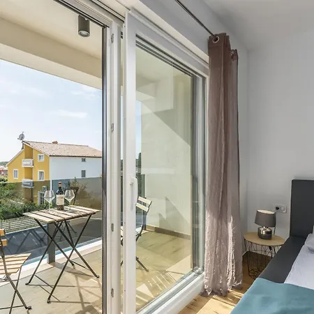 Modern Ol&ju For 9 Persons In Only 1.5 Km From The With Pool Heating Vila
