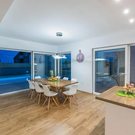 Modern Ol&ju For 9 Persons In Only 1.5 Km From The With Pool Heating Vila *