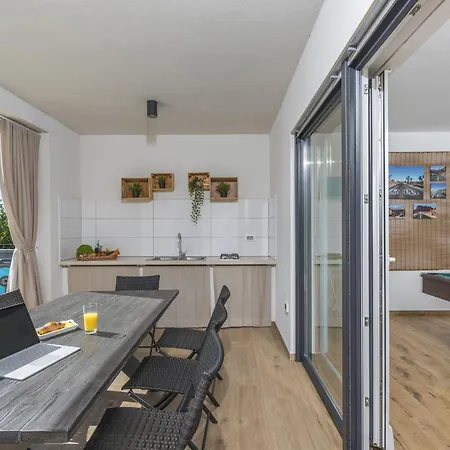 Modern Ol&ju For 9 Persons In Only 1.5 Km From The With Pool Heating Vila *