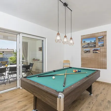 Vila Modern Ol&ju For 9 Persons In Only 1.5 Km From The With Pool Heating