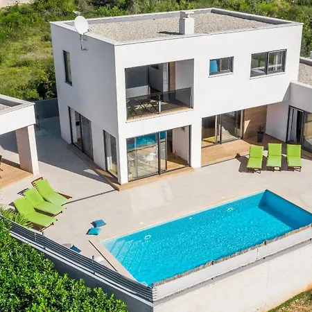 Modern Ol&ju For 9 Persons In Only 1.5 Km From The With Pool Heating