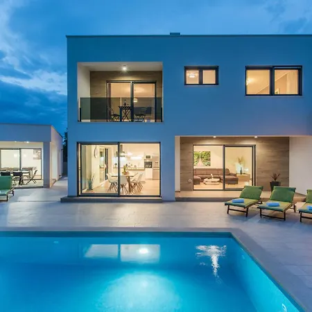 Modern Ol&ju For 9 Persons In Only 1.5 Km From The With Pool Heating Vila Pula