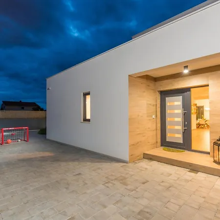 Modern Ol&ju For 9 Persons In Only 1.5 Km From The With Pool Heating Villa *