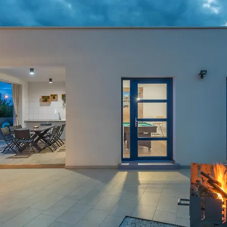 Villa Modern Ol&ju For 9 Persons In Only 1.5 Km From The With Pool Heating Pula