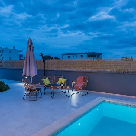 Modern Ol&ju For 9 Persons In Only 1.5 Km From The With Pool Heating * Pula