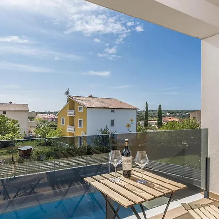 Modern Ol&ju For 9 Persons In Only 1.5 Km From The With Pool Heating Pula