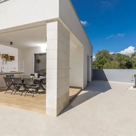 Villa Modern Ol&ju For 9 Persons In Only 1.5 Km From The With Pool Heating *