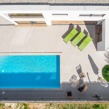 Modern Ol&ju For 9 Persons In Only 1.5 Km From The With Pool Heating Villa *